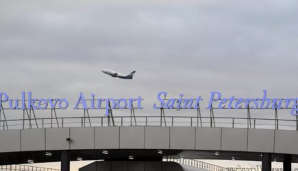 Очевидец: пассажиры спали и сидели на полу в Пулково на фоне задержек рейсов