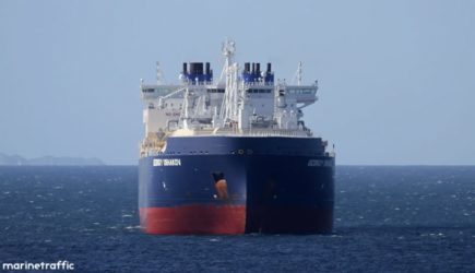 Газовозы cворачивают на Северный морской путь