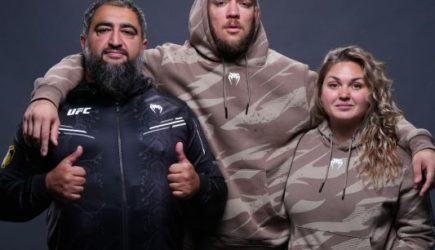 Бразильский спортсмен UFC вышел на бой в США под песню «Матушка» и победил