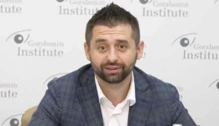 Скажи этим ублюдкам: Арахамия выдал новую версию срыва переговоров в 2022-м