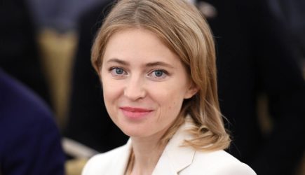 У Поклонской заметили новую татуировку с рунами