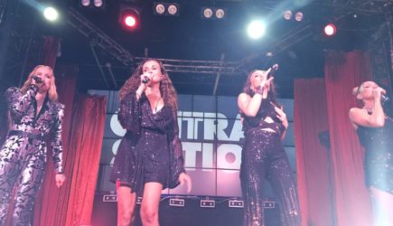 Горячо: красотки из &#171;Блестящих&#187; до утра дарили любовь возбужденной толпе