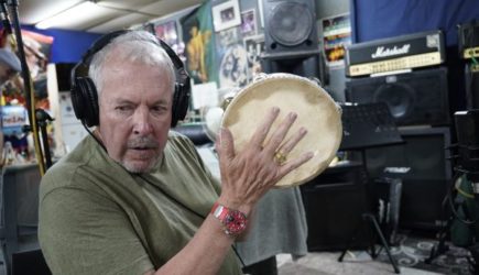 Не очень: сбежавший рокер охаял творчество легендарного российского композитора