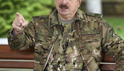 Азербайджан начал военную операцию на границе с Россией