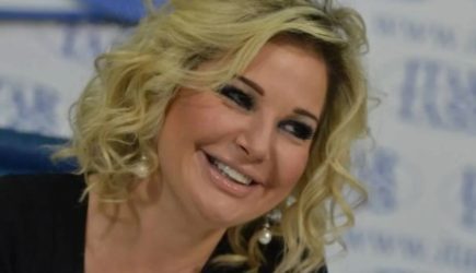 Суд заочно рассмотрит дело певицы-иноагента