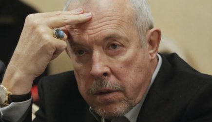 Его хотят лишить гражданства и запретить ему въезд в Россию на 50 лет