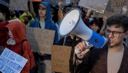 Во Франции заговорили о восстании украинцев против Зеленского