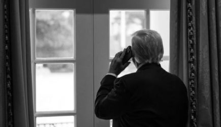 «Нефть упадет еще на $ 10 и Россия — все»: Трамп запутался в угрозах