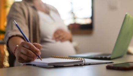 В российском регионе увеличат выплаты беременным студенткам