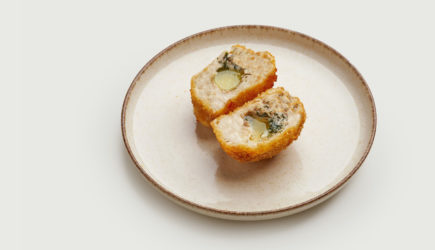 Летевшим на Аляску журналистам в самолёте подали котлеты по-киевски