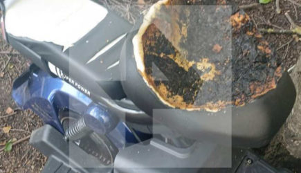 Пенсионерка подожгла электроскутер соседа в центре Петербурга