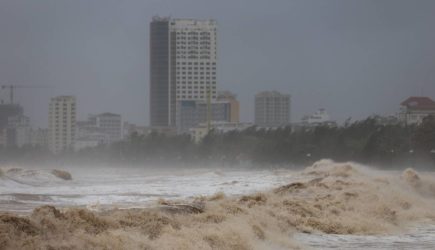 Во Вьетнаме началась эвакуация