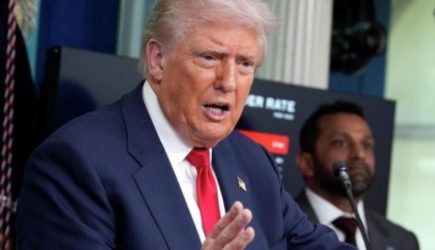 Трамп заявил, что в пятницу «едет в Россию»