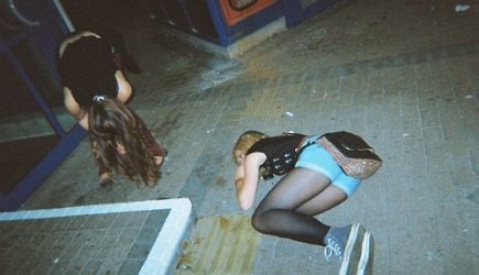 Человека, обвиняемого в совращении школьниц, заключили под стражу