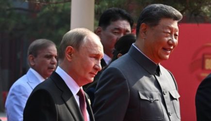 Тысячи голубей и ядерная триада: cамые яркие моменты парада Победы в Китае