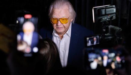 Антонов отказался отдавать своих кошек Куклачеву