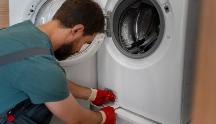 Срочно бросьте это в барабан стиральной машины, пока не стало поздно: спасаем технику от гибели