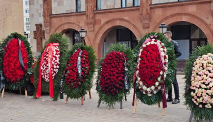 Гроб увезли в неизвестном направлении: на каком кладбище упокоился Тигран Кеосаян