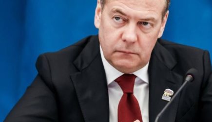 Медведев оценил шансы начала войны с Европой