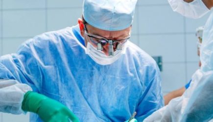 В Москве 103-летней женщине заменили часть тела