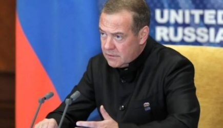 Медведев ответил Зеленскому на угрозы о бомбоубежищах