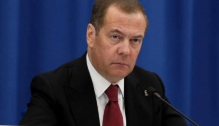 Медведев пригрозил &#171;уродцам из Брюсселя&#187;: ответ будет жёстким