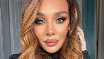 Лапка между ног: Седокова в дырявом наряде показала лишнее &mdash; откровенное фото