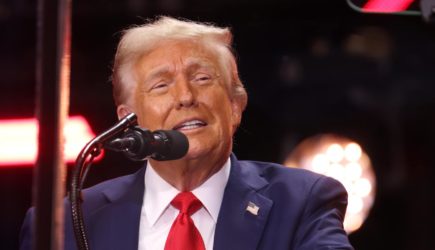 «Знает, что умирает»: появились тревожные новости о состоянии Трампа