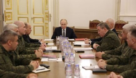 Эксперты оценили совещание Путина с&nbsp;руководством&nbsp;МО России: Все, никаких договорняков