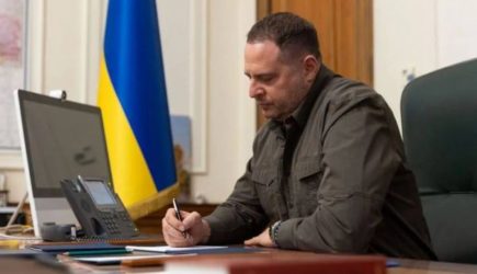 «Резидент»: Россия передала Ермаку, почему атаки по НПЗ стоит прекратить