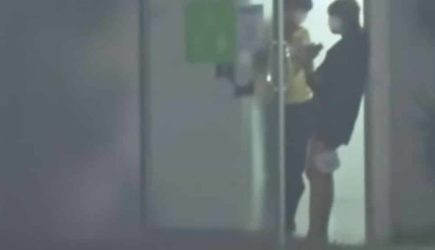 Любовники занялись сексом в туалете для инвалидов на глазах у свидетелей