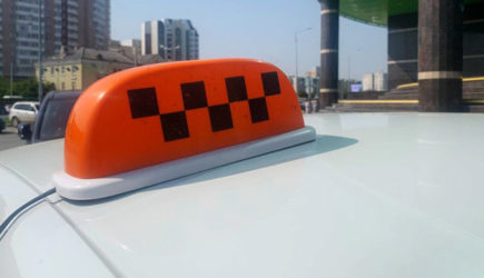 Треть таксистов в России отказывается переходить на автомобили отечественного производства