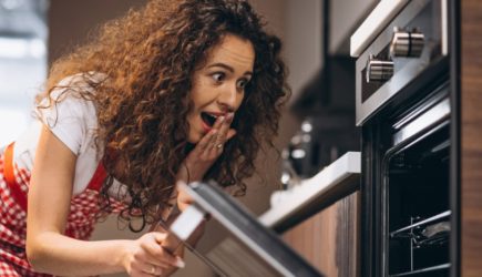 Неожиданный «энергогигант»: духовка «съедает» электричество как 65 холодильников