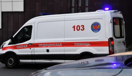 В Петербурге школьница упала со второго этажа при попытке сбежать на свидание