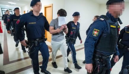 Мигрантские корни: в Вене группа школьников насиловала учительницу с ее согласия