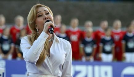 Успенская поделилась неприязнью к своему хиту &laquo;Кабриолет&raquo;