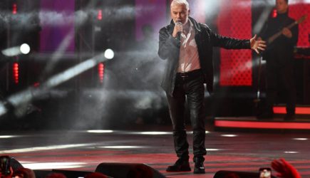 Представитель Газманова прокомментировала сообщения о его проблемах с суставами