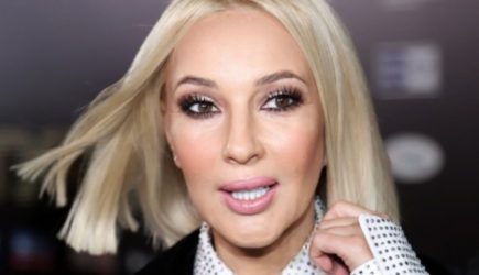 Лера Кудрявцева показала фигуру в купальнике