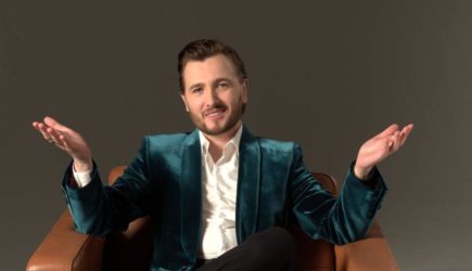 &#171;Резкая боль сзади&#187;: экс-ведущий &#171;Дома-2&#187; пожаловался на пикантную болезнь