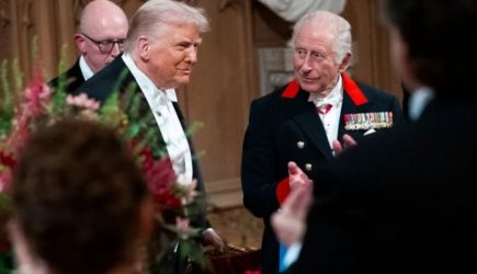 Трамп прогнулся под короля Великобритании — Зеленский