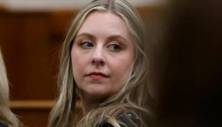 Учительнице выплатили $10 млн после нападения первоклассника