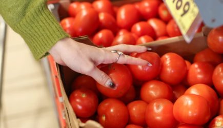 Шесть продуктов, которые лучше съесть поздно вечером: Уходит жир на животе