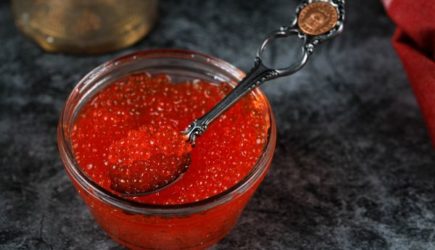 Глава Росрыболовства рассказал, сколько можно хранить красную икру