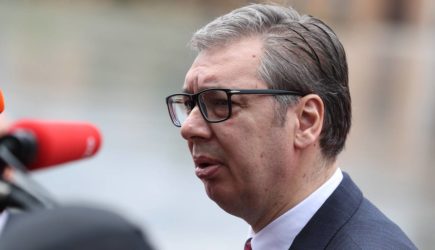 Вучичу предложили надеть трусы или снять крестик после слов о России и Европе