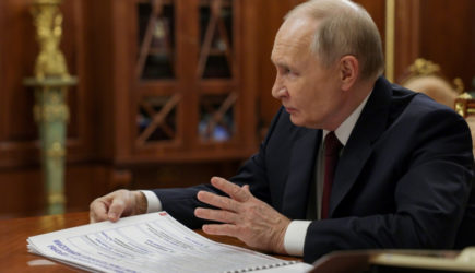 Путин отметил работу профсоюзов в опасных условиях зоны СВО