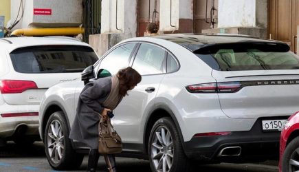 &laquo;Превратились в кирпичи&raquo;. Сотни автомобилей Porsche в России перестали заводиться