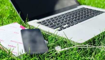 Депутат Ющенко выступил против «ковровой блокировки» зарубежных сервисов в России