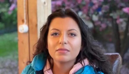 «Они серьезно»: на Симоньян и ее дочку наорали в больничной регистратуре