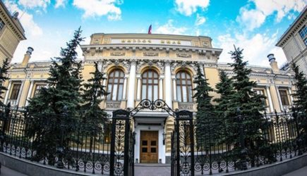 &laquo;Видимость оттепели&raquo;: экономист оценил отмену ограничений на переводы средств за рубеж