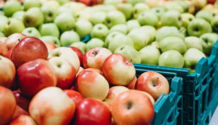 Поджелудочная отказывает, а сахар растёт: Пять самых коварных продуктов назвал врач. Яблоки — в списке